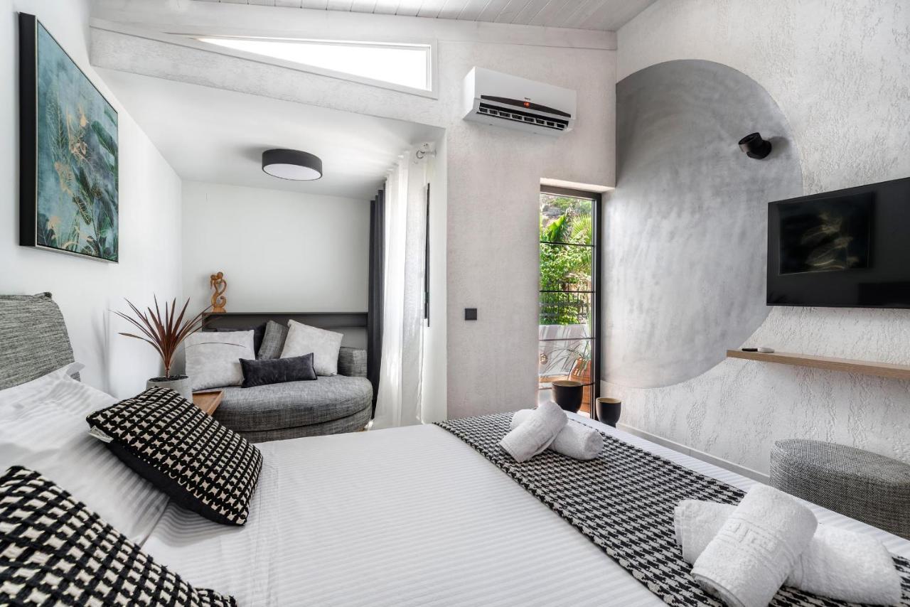 Halo Ligaria Suite 100M Next To The Beach With Private Pool Exterior photo