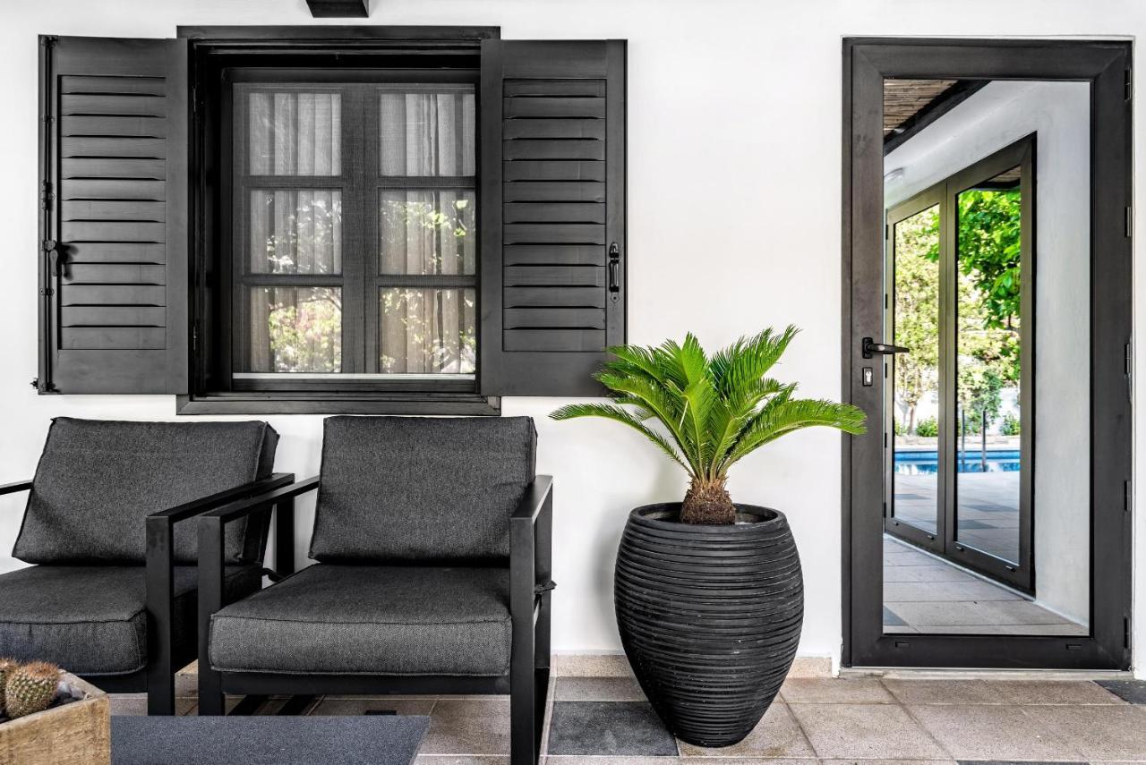 Halo Ligaria Suite 100M Next To The Beach With Private Pool Exterior photo