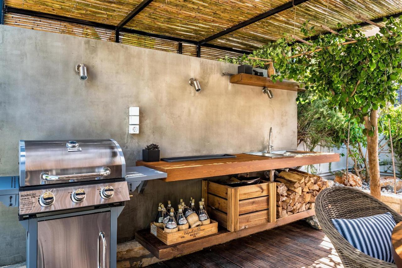 Halo Ligaria Suite 100M Next To The Beach With Private Pool Exterior photo