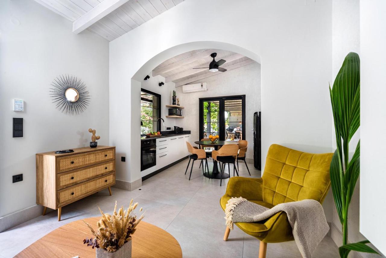 Halo Ligaria Suite 100M Next To The Beach With Private Pool Exterior photo