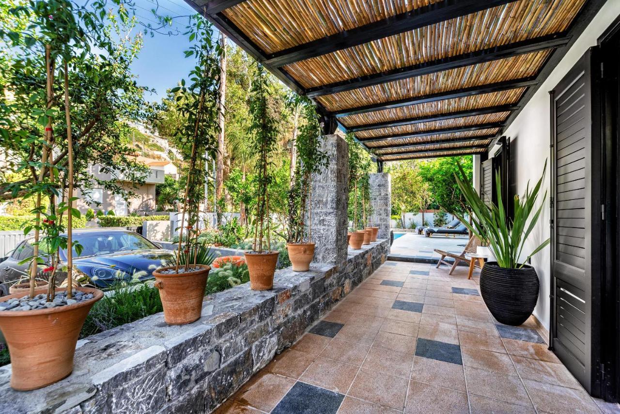 Halo Ligaria Suite 100M Next To The Beach With Private Pool Exterior photo